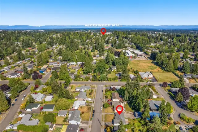 Close to local amenities; restaurants, schools, Alderwood Mall, I-5 & 405 access.