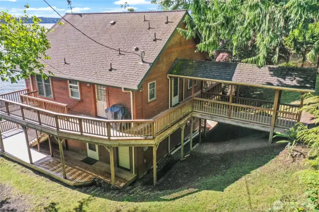 Welcome home to 9504 Maple Beach Lane!
