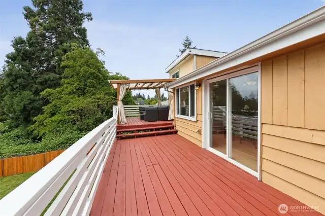 Extra Large Deck!