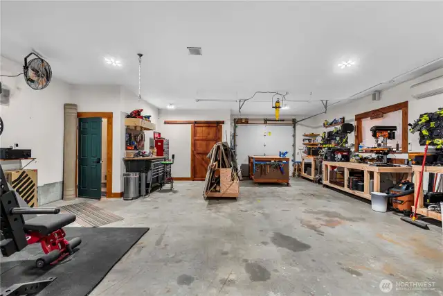 Oversized garage, fits 4 cars