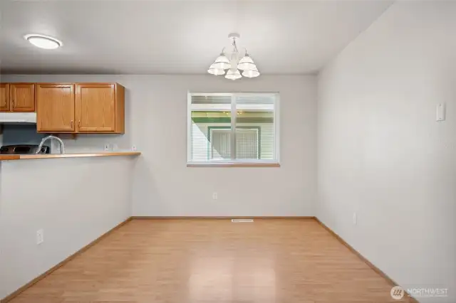 dining area with breakfast bar