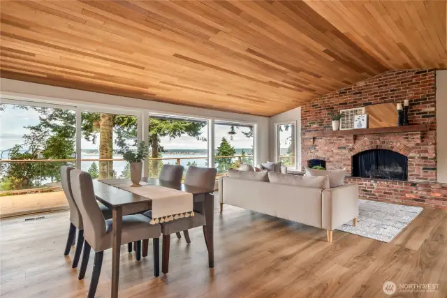Lovely water views as soon as your enter the home.