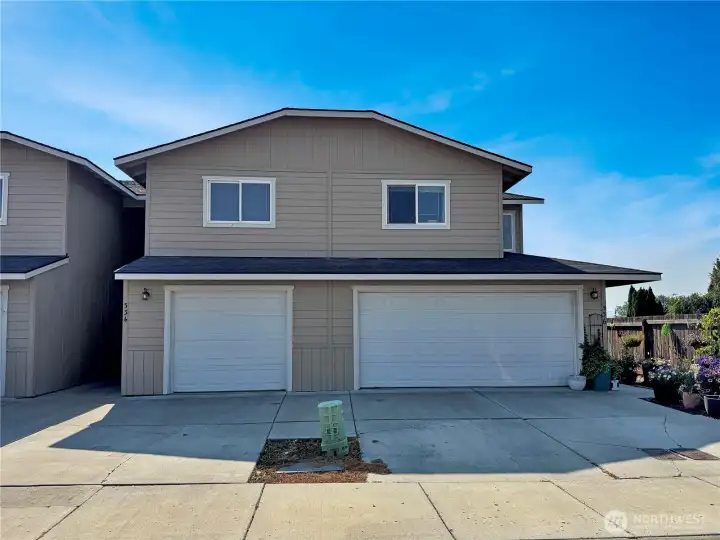 Welcome home--1 car garage and driveway