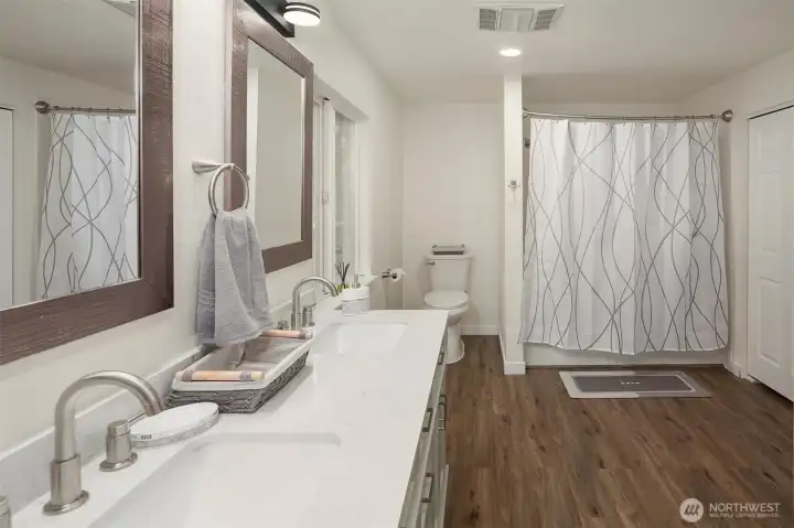 Newly Remodeled Guest Bath