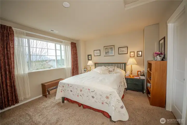 Imagine waking up to beautiful Cascade Mountain Views! The primary bedroom, your private retreat, has so much to offer.
