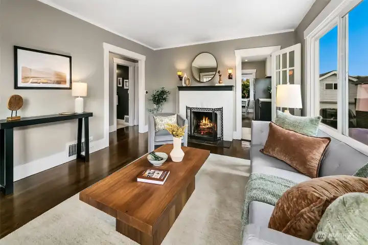 Wood-burning fireplace, glass door knobs, real hardwood floors!