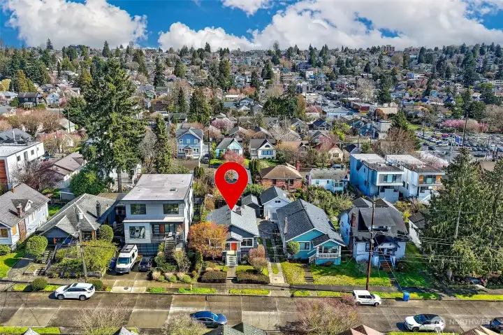 Very walkable, close-in location - Most errands can be accomplished on foot.