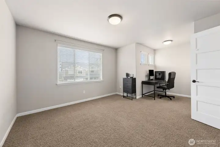 Huge bedroom/ bonus room.