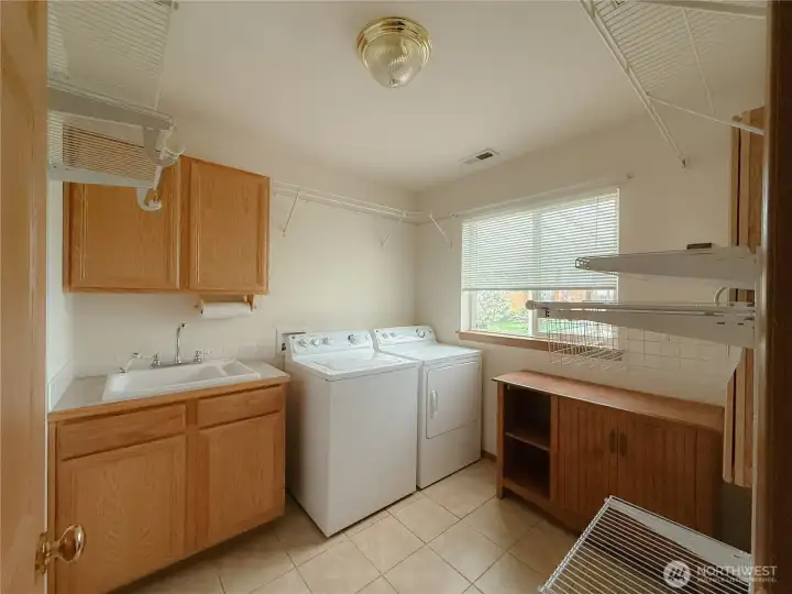 Laundry Room w/Utility Tub Laundry Room w/Utility Tub