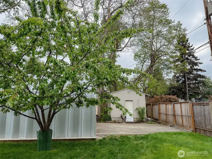 20x26 Metal Garage w/gated access.