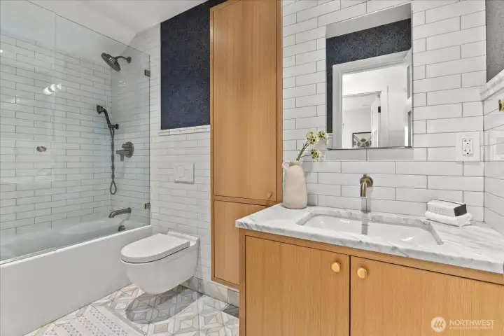 Luxury full bath w/heated floors