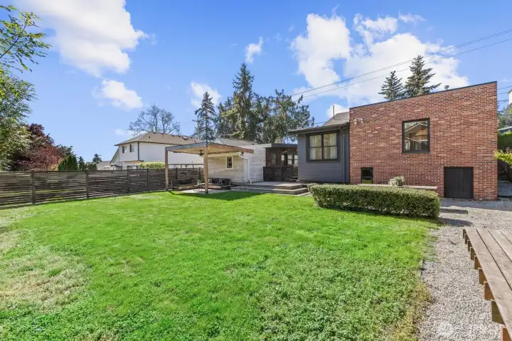 Huge fully fenced yard