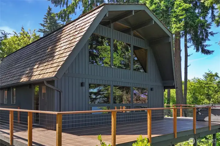 Back of house facing the water.