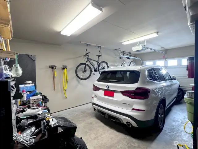 Large 1-car garage