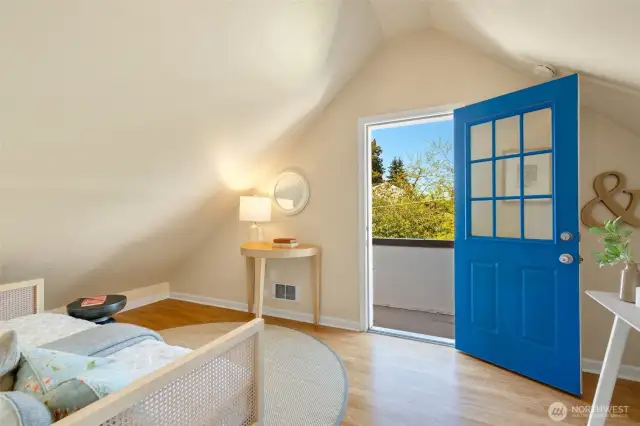 Upper floor bed - with your own private porch