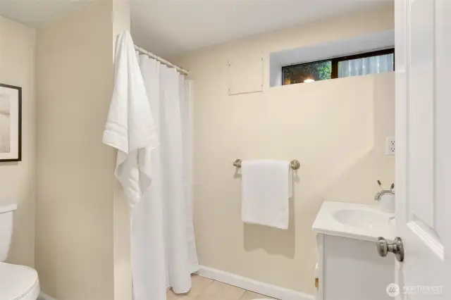 Lower level 3/4 bathroom
