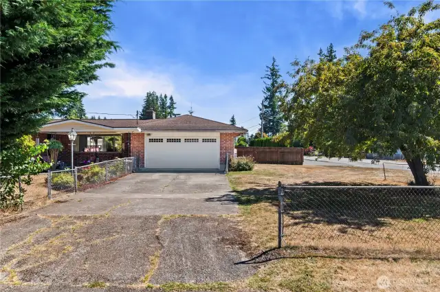 Loads of Driveway and RV Parking