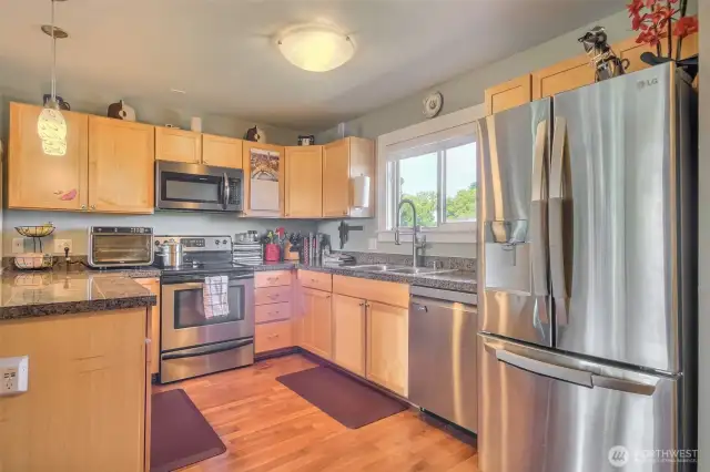 Open Kitchen: Newer stainless steel appliances