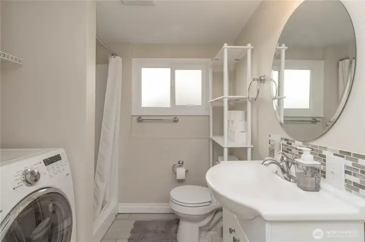 Lower level 3/4 bath w/ laundry