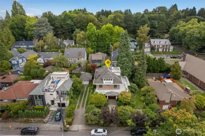 Incredible location is next to Volunteer Park, St Marks cathedral, and all of the great shops and restaurants along Broadway and Roy.
