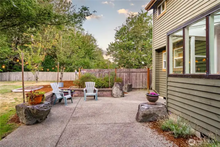 There is plenty of room for summer-time entertaining