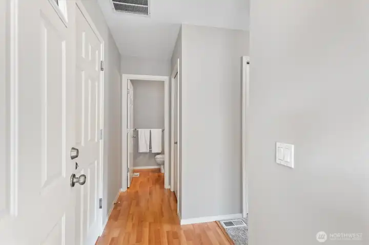 Main floor 1/2 bath