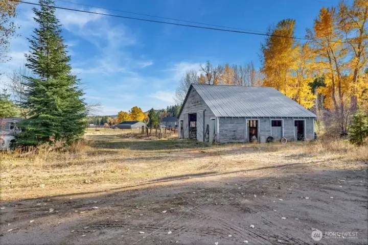 3 Stall Barn+