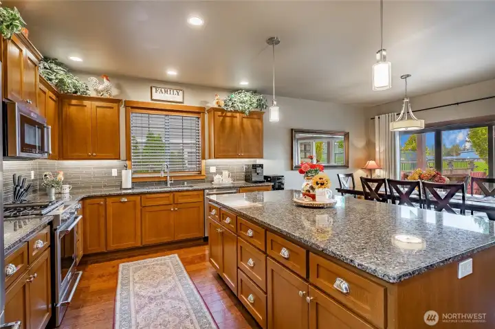 Nice sized kitchen with big island great for baking or entertaining!