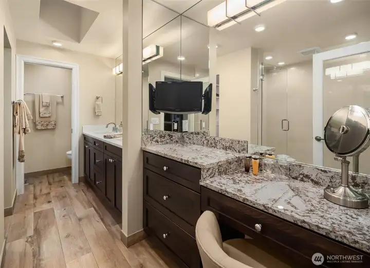 A striking, spa-inspired primary bath