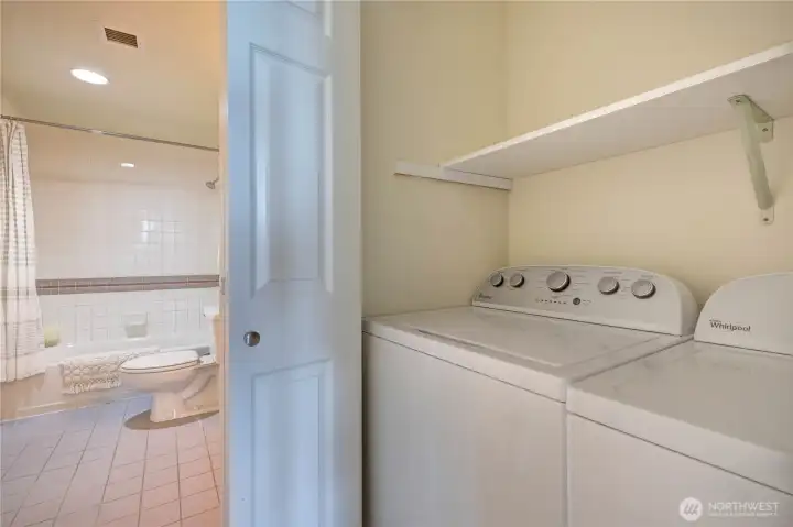 Full size washer/dryer.