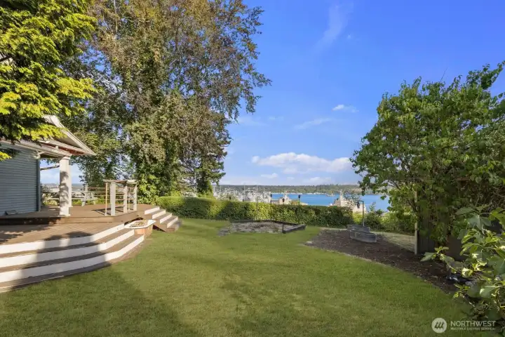 Relax and enjoy this huge space-perfect for entertaining!