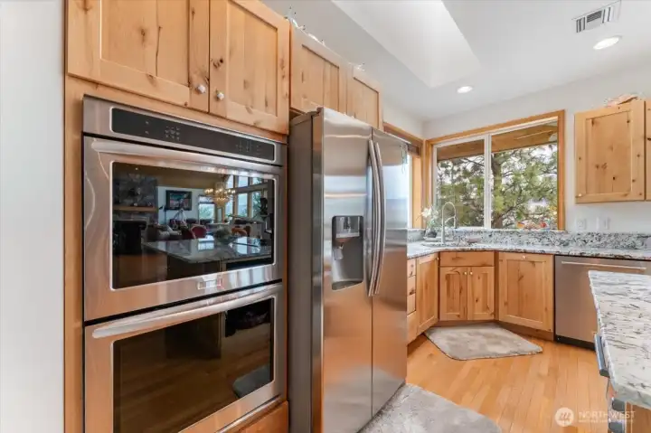 Double oven, Hickory cabinets