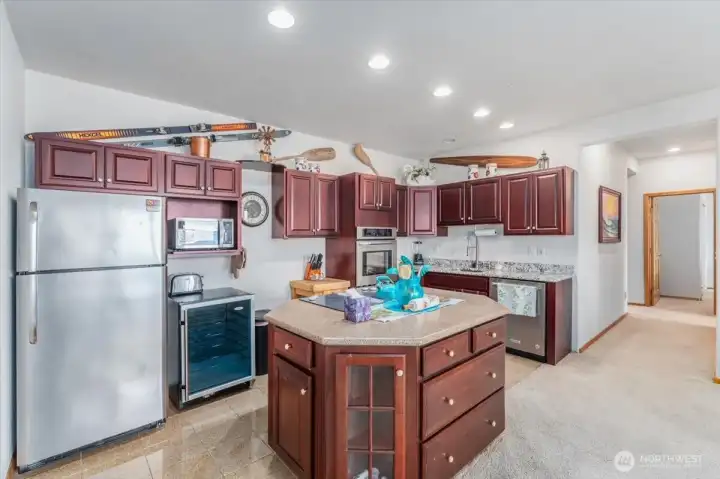 Lower Full kitchen