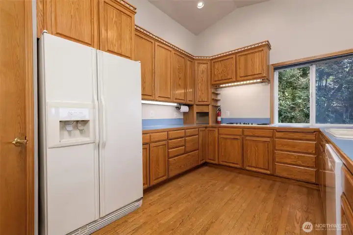 Three sinks, with a huge pantry next to the refrigerator. Three sinks, with a huge pantry next to the refrigerator.