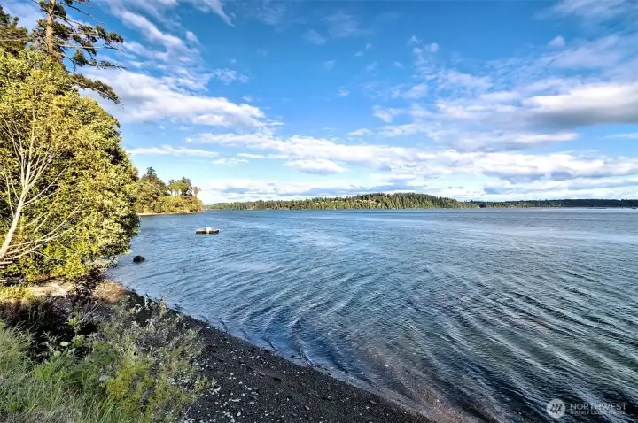 Low bank beach. Tidelands not included. Low bank beach. Tidelands not included.