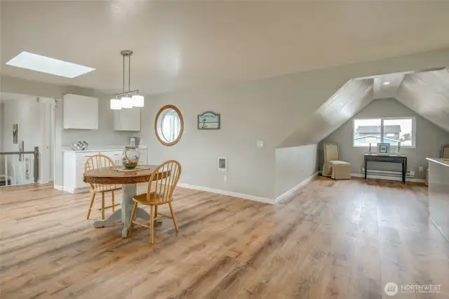 Plenty of space for gatherings. All of the furnishings are included!