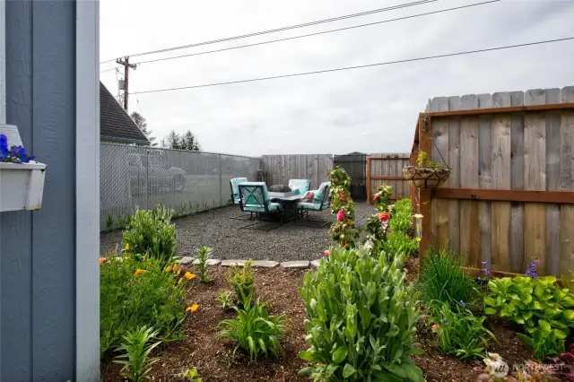 Little nooks to hang out in. This is the firepit area.