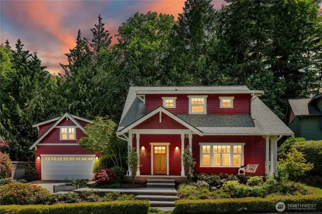 Welcome home to 9385 North Town Loop in the ever-popular North Town Woods Neighborhood. The main home has 3 bedrooms and a den plus above the garage is a Studio with a 3/4 bathroom and kitchenette.