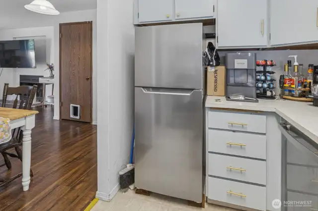 All kitchen appliances included in sale of home.