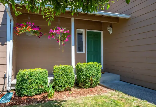 Welcoming covered front porch to enjoy your morning coffee!