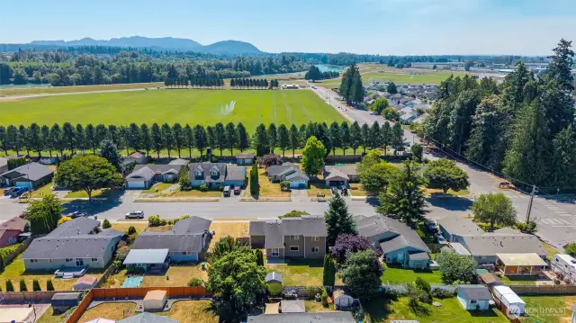The home is only one block from Skagit River Park & walking trails on the dike!