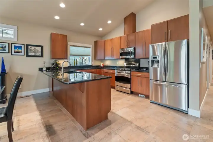 Granite Counters- GAS range with electric oven- ALL appliances stay! 36" tall cabinets-no bending over!