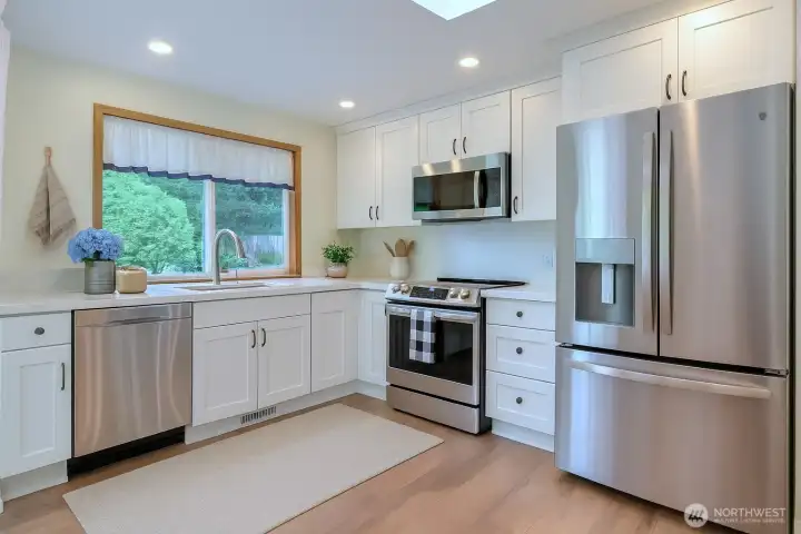 Yes, it's a nice kitchen!
