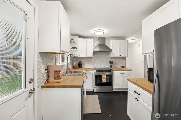 Fully renovated kitchen