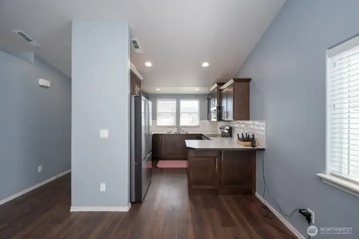 Well placed kitchen for entertainment!