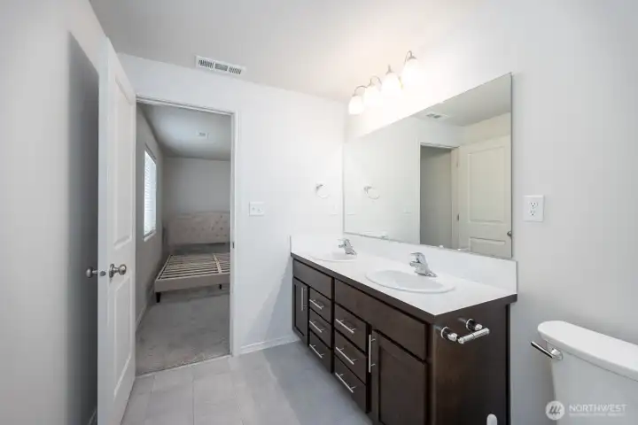 Ceramic tiled bathrooms with great color choice!