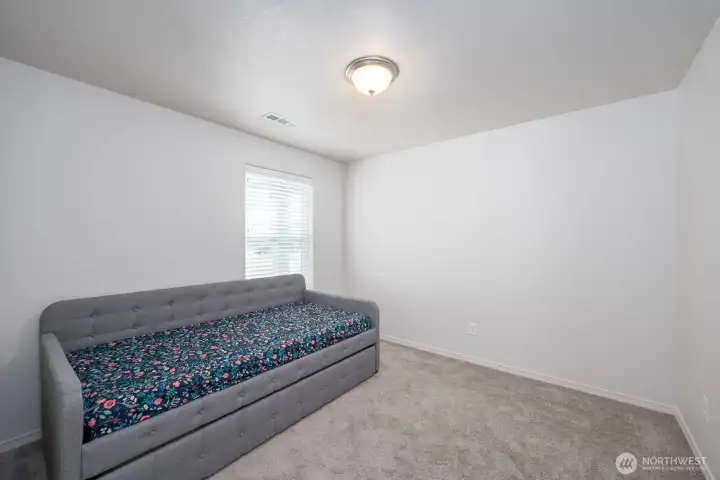 Great sized additional bedroom