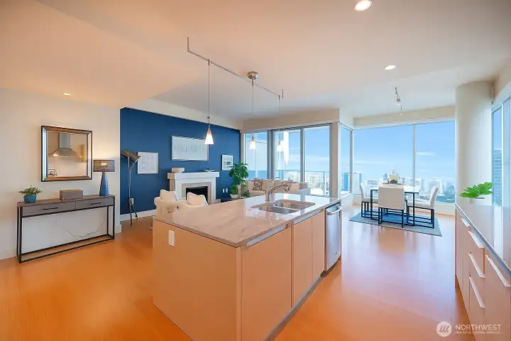 2908 - Spacious living area