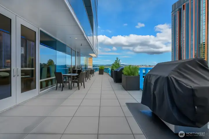 Resident's amenities - Outdoor BBQ terrace