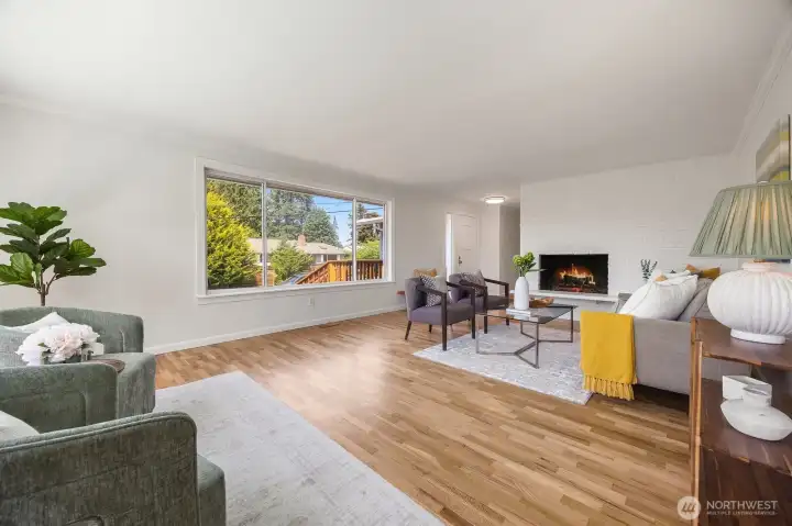 Look at the size of the living room and just check out the newly refinished hardwood floors! Look at the size of the living room and just check out the newly refinished hardwood floors!